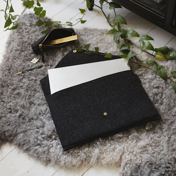 Laptopomslag A4 i økologisk ull Black P.A.P & PAPERSTYLE