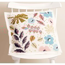 Broderi Pute i filt med stansede hull sett 42 x 42 cm