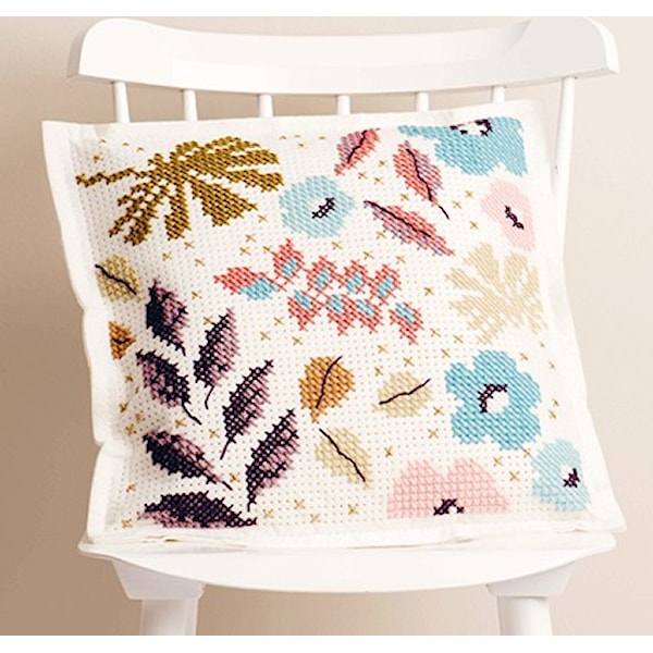 Broderi Pute i filt med stansede hull sett 42 x 42 cm