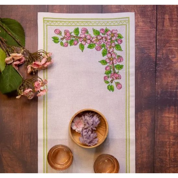 Broderisett Løper Blomster 25 x 64 Svarta Fåret