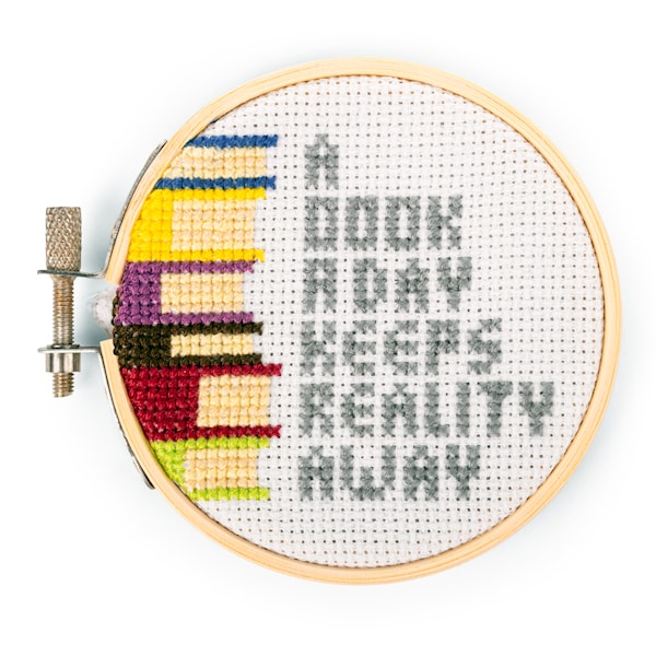 Broderikit Mini Kryss-sting En Bok Om Dagen Kikkerland