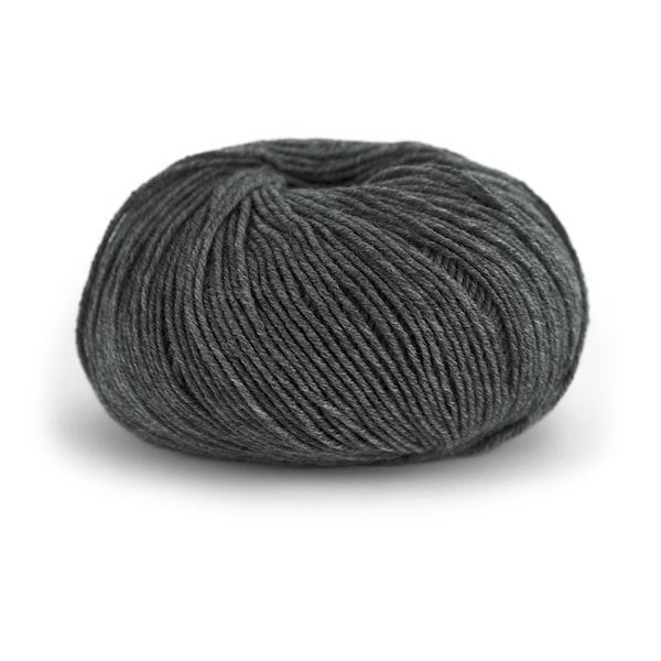 Knit At Home Superfine Baby Merino Ullgarn 50 g Mörkgrå Melerad 202