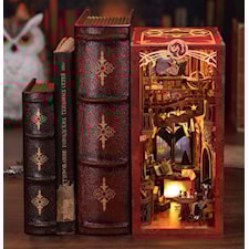 Book Nook: Flame Common Room