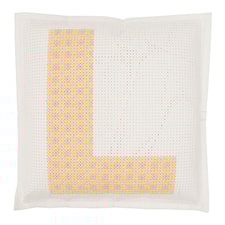 Broderi Pute i filt med stansede hull Komplett alfabet sett 42 x 42 cm